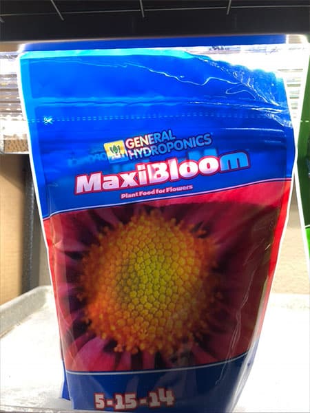 Hydroponic Nutrients - MaxiBloom is well suited for flowering plants when they are at that stage.